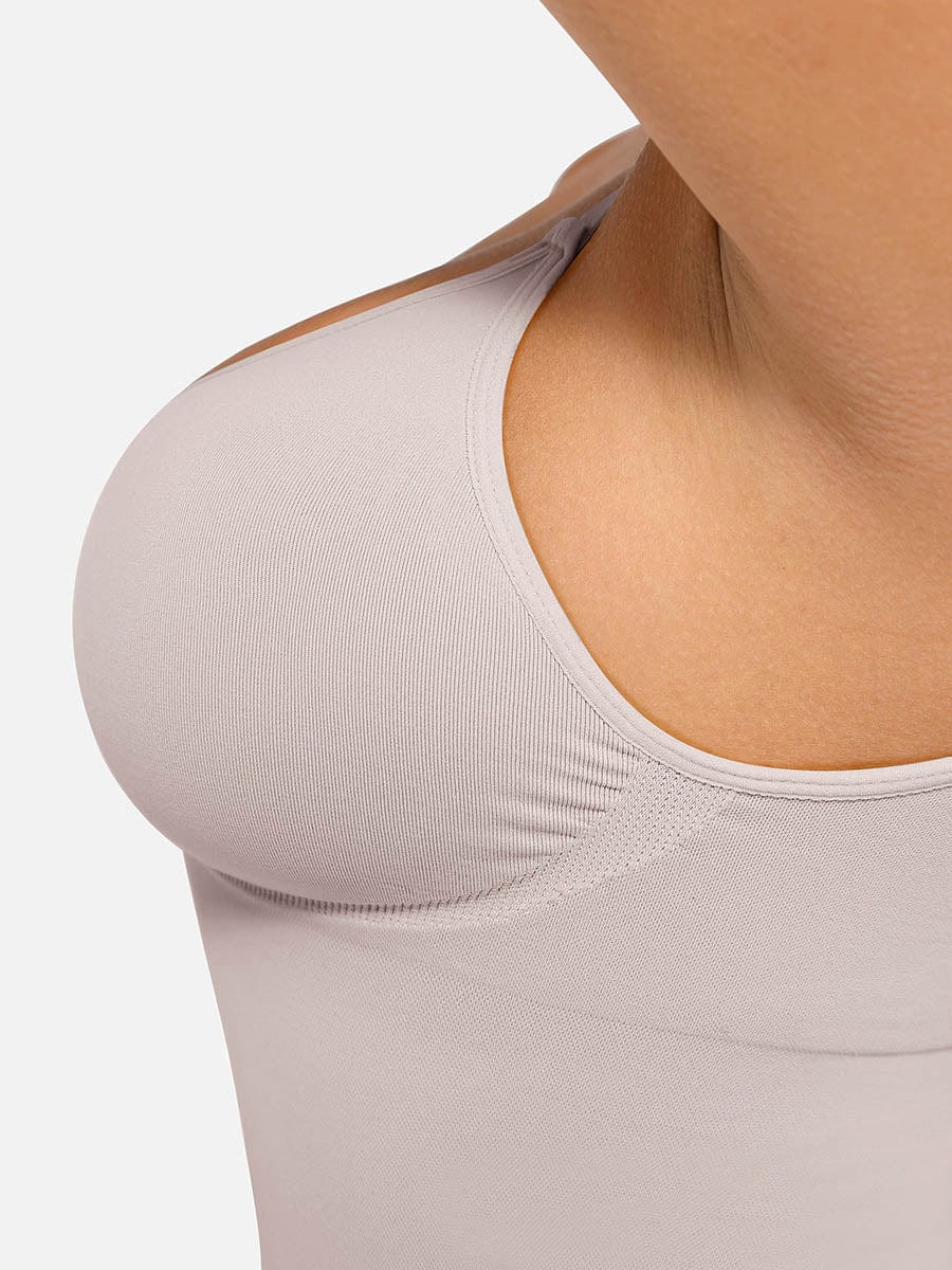 Formendes Top mit integriertem BH